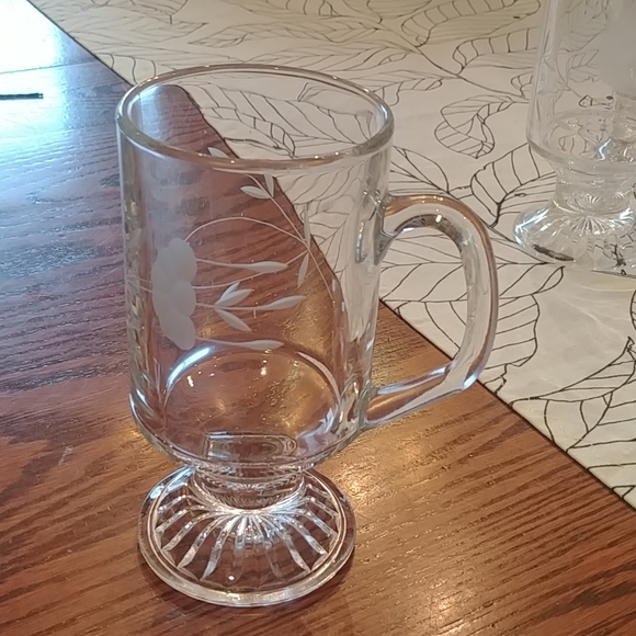 Glass ware - Picture 2 of 3